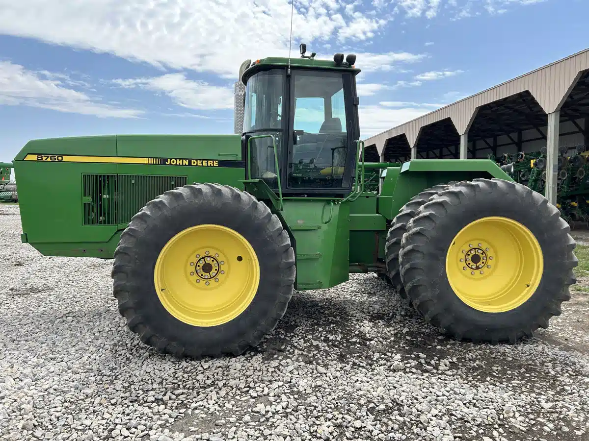 Gallery image 2 for Used 1991 John Deere 8760 Tractor