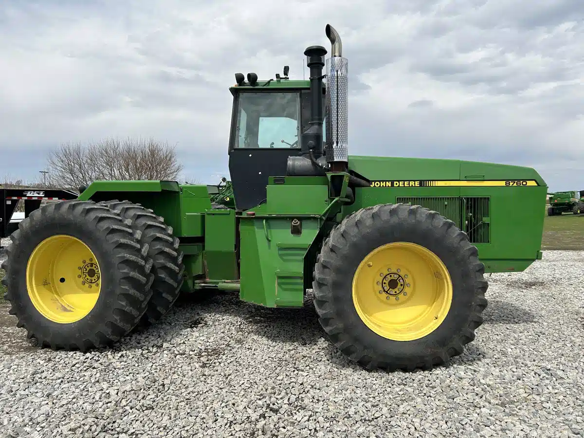 Gallery image 1 for Used 1991 John Deere 8760 Tractor