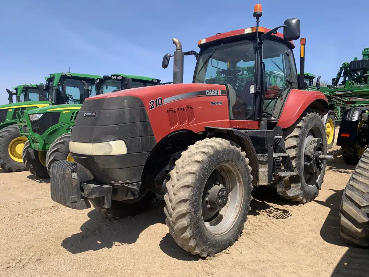 Gallery image 2 for Used 2010 Case IH MAGNUM 210 Tractor