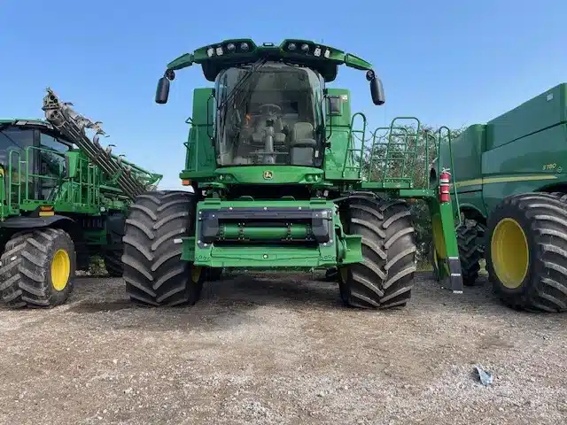 Gallery image 2 for Used 2024 John Deere S760 Combine