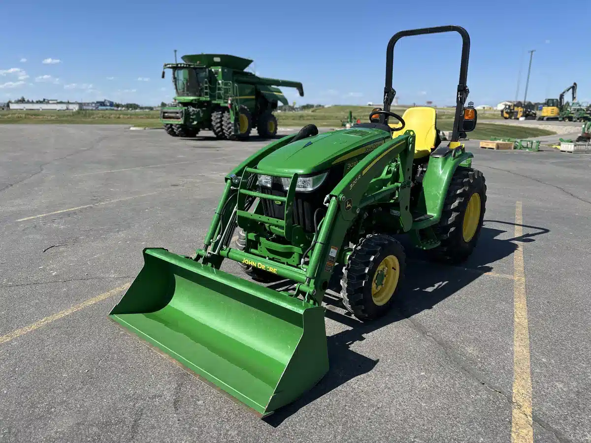 Gallery image 2 for Used 2023 John Deere 3033R Tractor