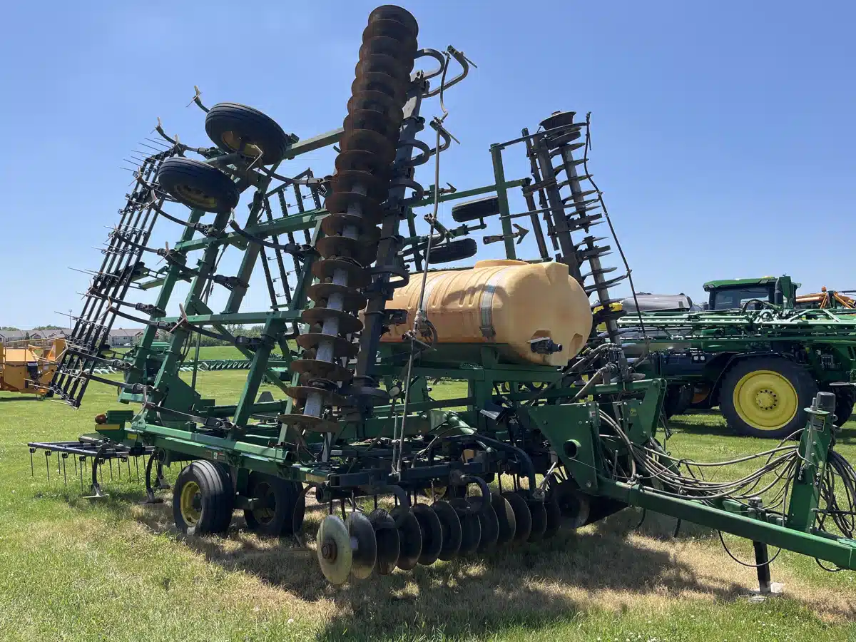 Gallery image 1 for Used 2003 John Deere 726 Mulch Finisher