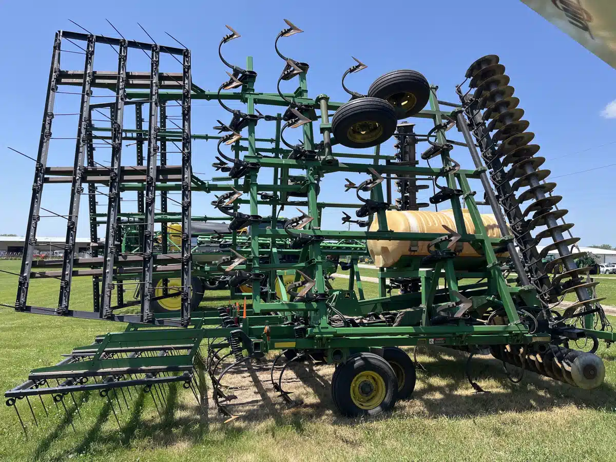 Gallery image 2 for Used 2003 John Deere 726 Mulch Finisher