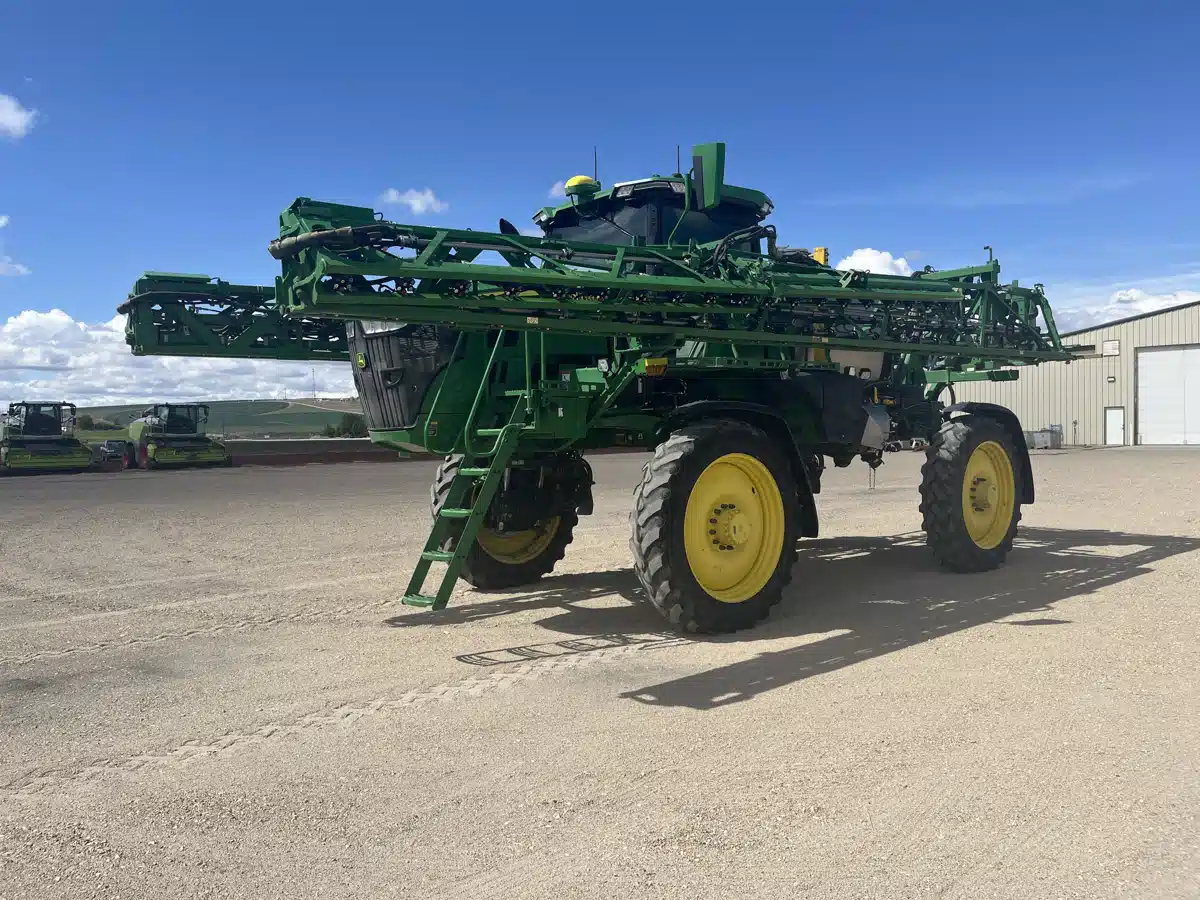 Gallery image 2 for Used 2022 John Deere 410R Sprayer - Self Propelled