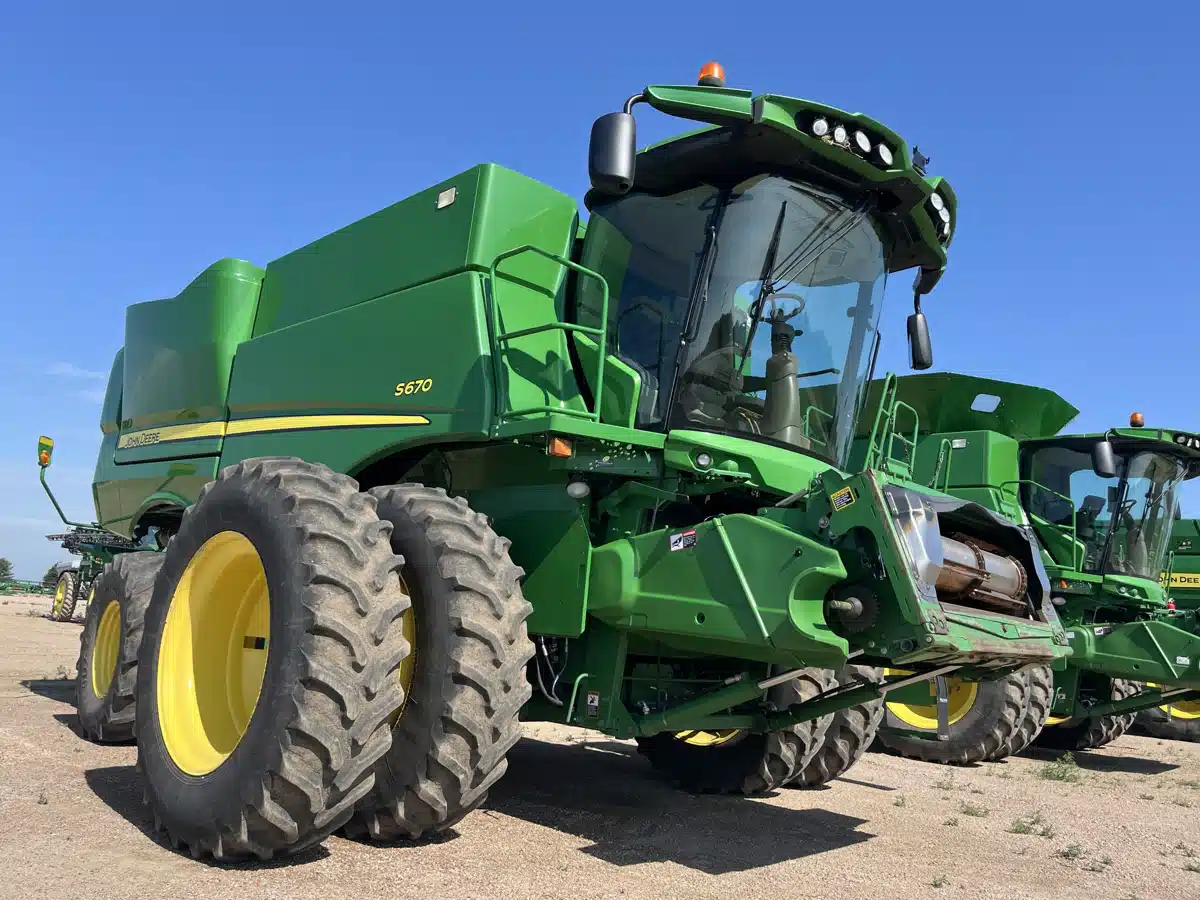 Gallery image 1 for Used 2014 John Deere S670 Combine