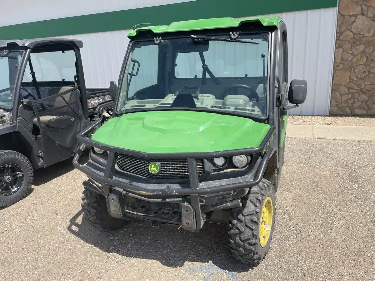 Gallery image 2 for Used 2023 John Deere XUV 835R Utility Vehicle