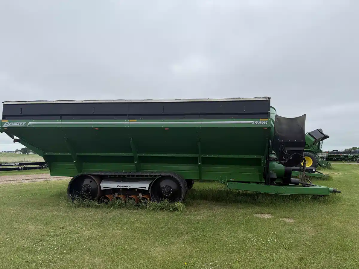 Gallery image 2 for Used 2018 Brent 2096 Grain Cart