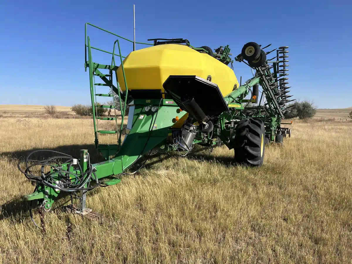 Gallery image 1 for Used 2006 John Deere 1835 Air Drill