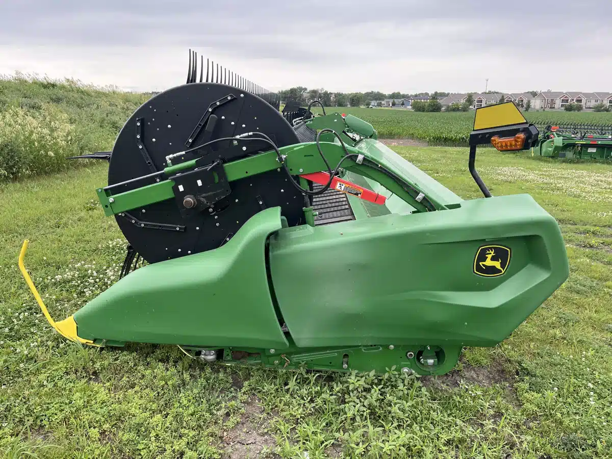 Gallery image 2 for Used 2023 John Deere RD45F Header Combine