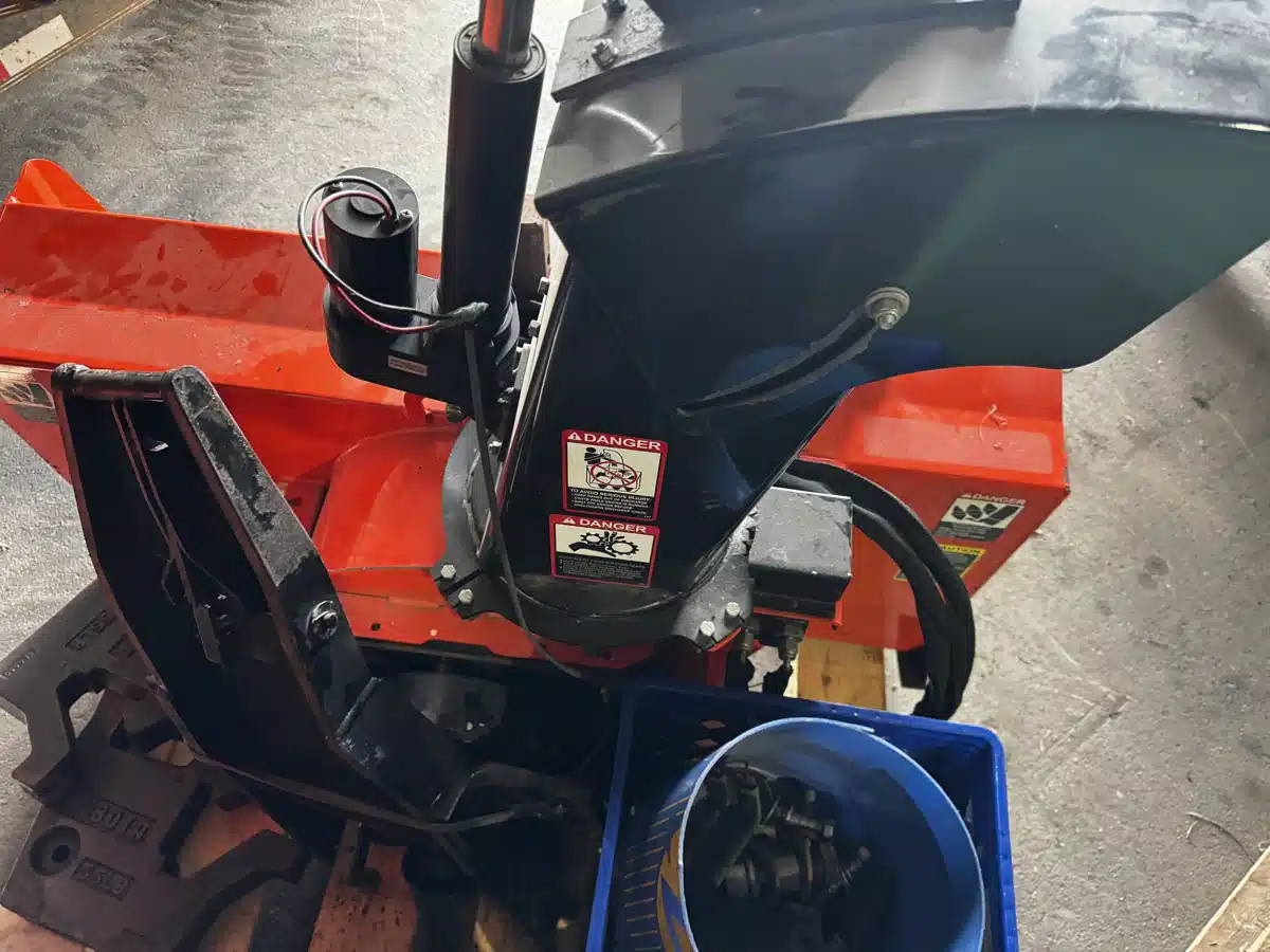 Gallery image 2 for Used Kubota F5220B Snow Blower