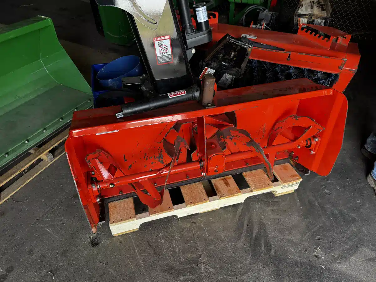 Gallery image 1 for Used Kubota F5220B Snow Blower