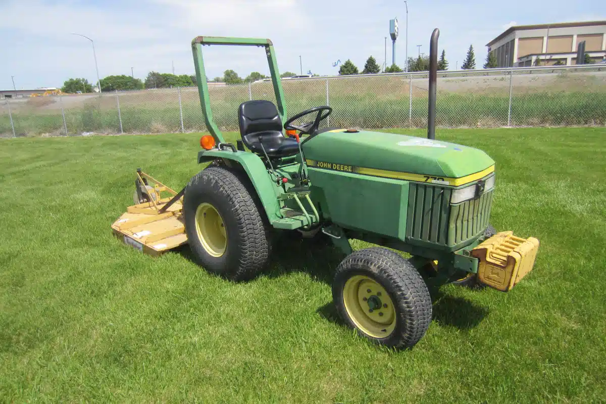 Gallery image 1 for Used 1991 John Deere 770 Tractor