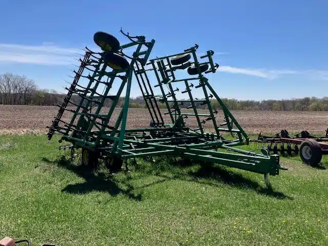 Gallery image 1 for Used 1989 John Deere 960 Cultivator