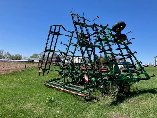 Gallery image 2 for Used 1989 John Deere 960 Cultivator