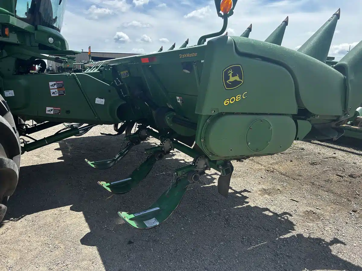 Gallery image 1 for Used 2009 John Deere 608C Header - Row Crop