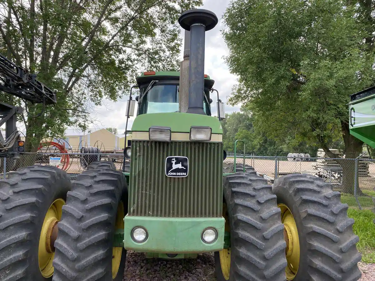 Gallery image 2 for Used 1981 John Deere 8440 Tractor