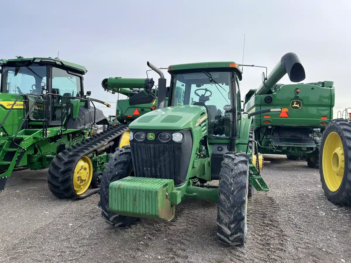 Gallery image 2 for Used 2005 John Deere 7920 Tractor