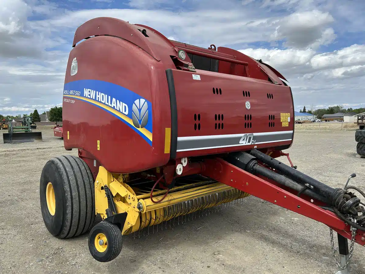 Gallery image 1 for Used 2015 New Holland ROLL-BELT 560 Round Baler