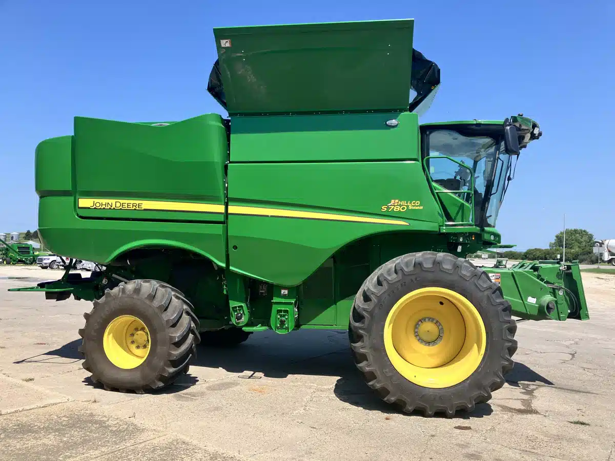 Gallery image 1 for Used 2024 John Deere S780 HILLCO Combine