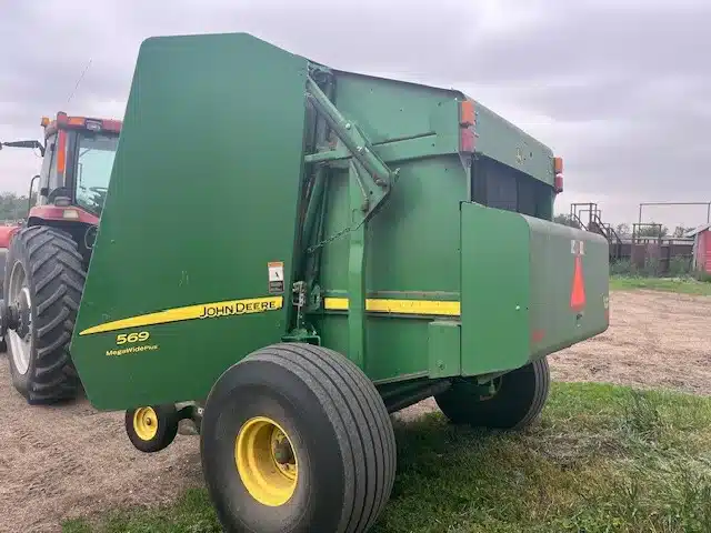 Gallery image 1 for Used 2014 John Deere 569 Round Baler
