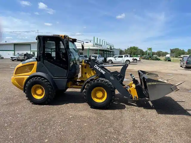 Gallery image 1 for Used 2021 John Deere 204L Tractor Loader