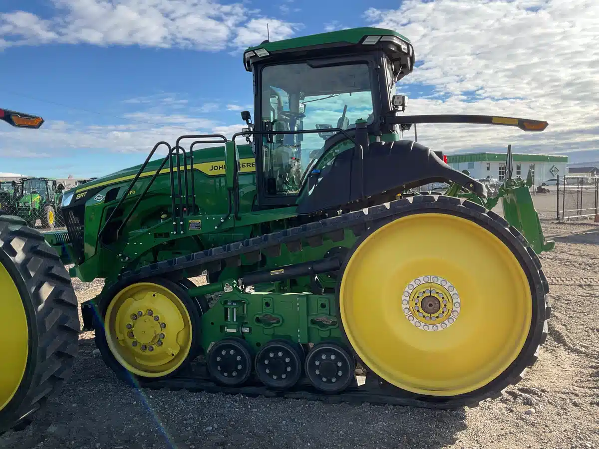 Gallery image 2 for Used 2023 John Deere 8RT 370 Tractor