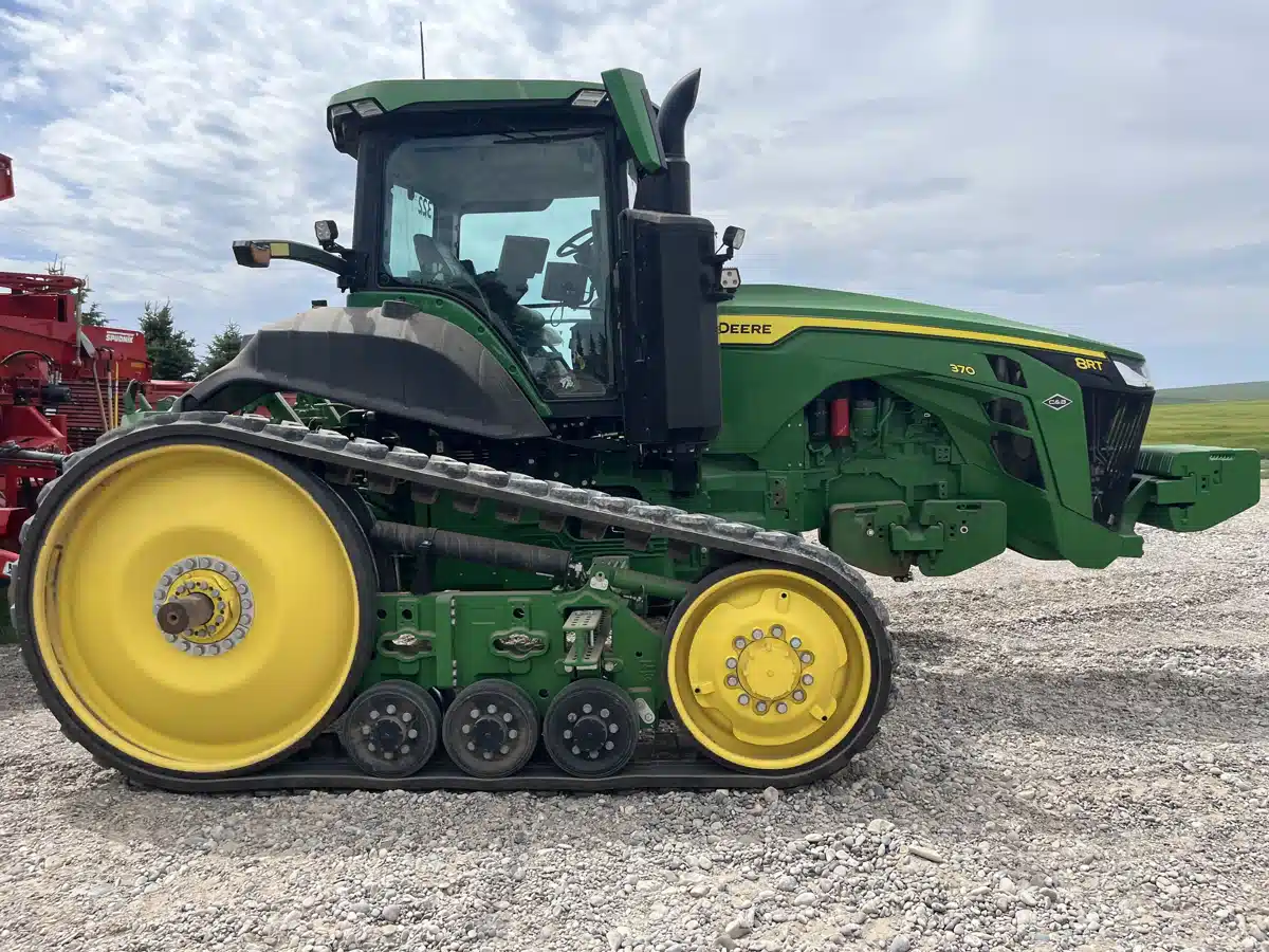 Gallery image 2 for Used 2023 John Deere 8RT 370 Tractor