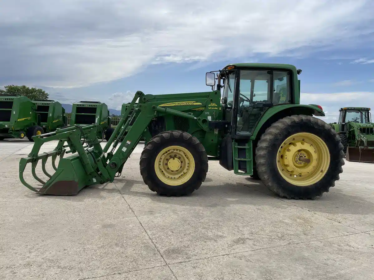 Gallery image 2 for Used 2006 John Deere 7420 Tractor