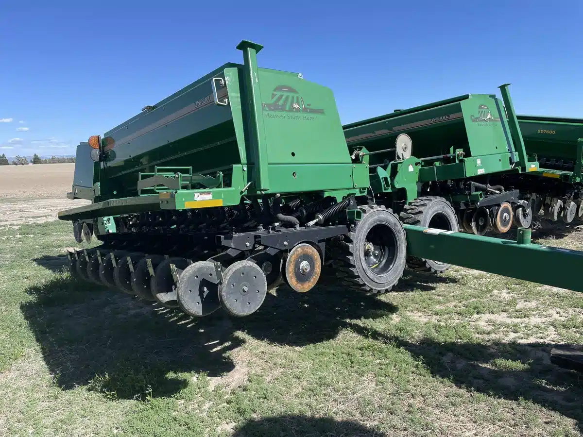 Gallery image 1 for Used Great Plains 3S-3000-4875 Drill