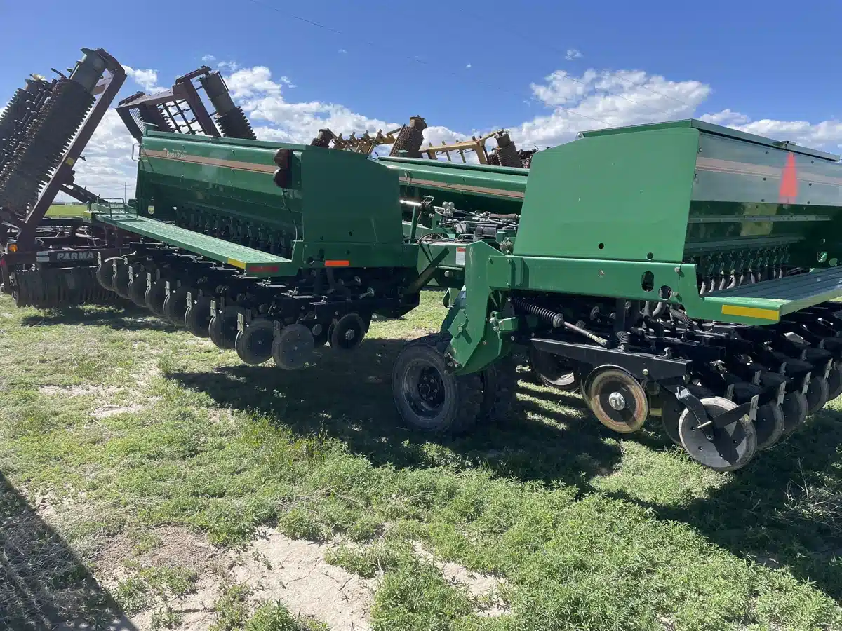 Gallery image 2 for Used Great Plains 3S-3000-4875 Drill