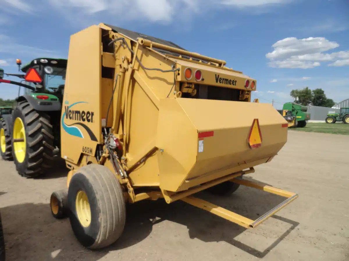 Gallery image 2 for 2005 Vermeer 605M Round Baler