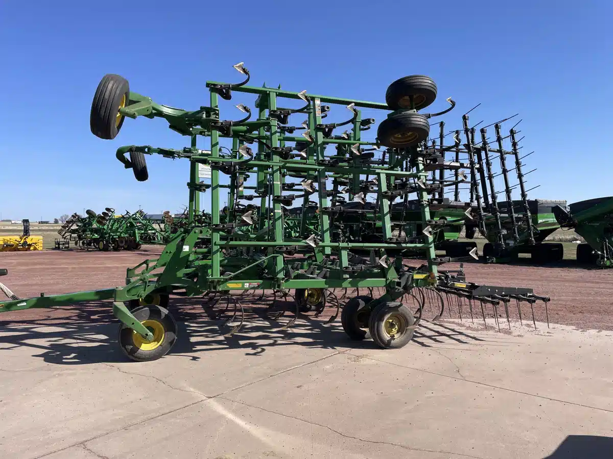 Gallery image 1 for Used 2009 John Deere 2210 Cultivator