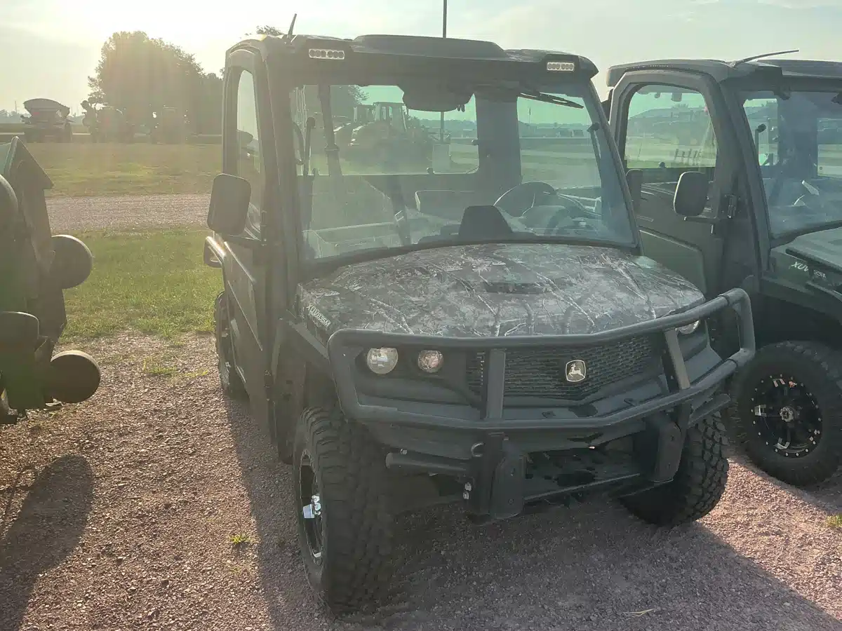 Photo de la Galerie 1 pour 2022 John Deere XUV 835M Véhicule utilitaire