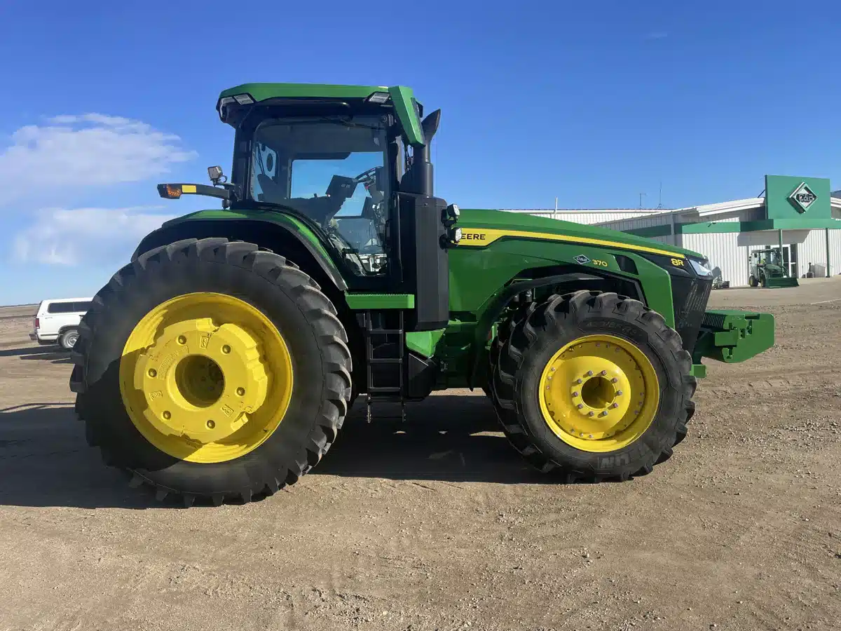 Gallery image 2 for Used 2024 John Deere 8R 370 Tractor