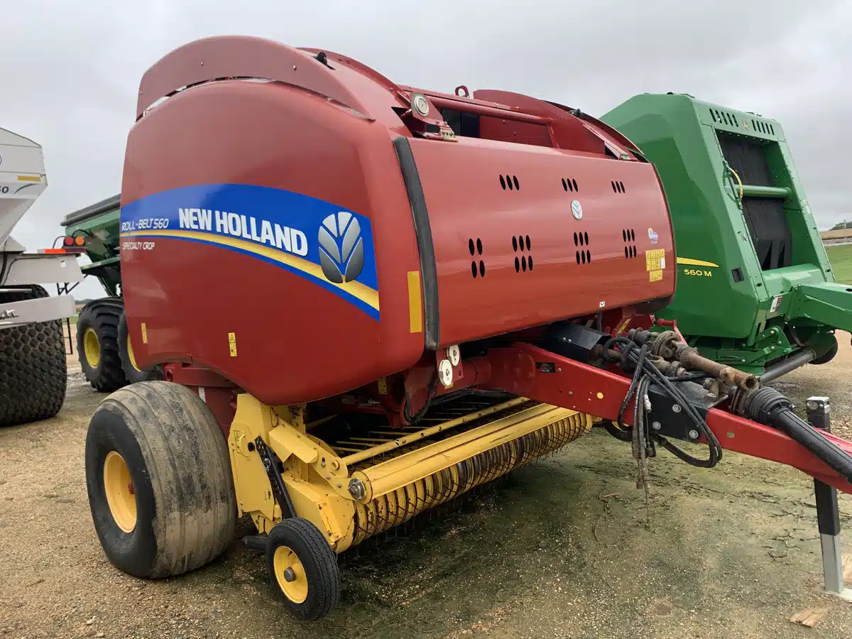 Gallery image 2 for Used 2014 New Holland ROLL-BELT 560 Round Baler
