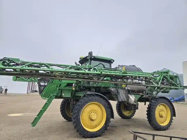 Gallery image 2 for Used 2020 John Deere R4044 Sprayer - Self Propelled