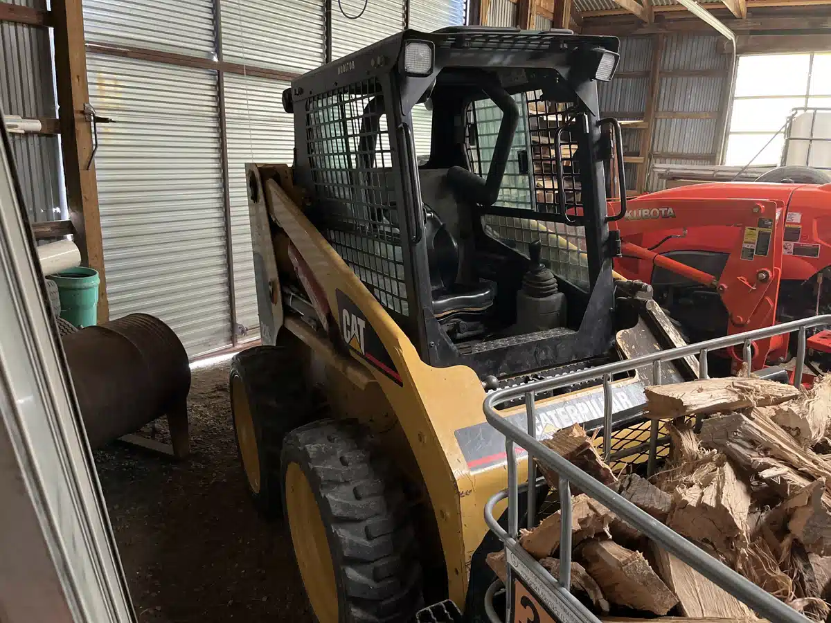 Gallery image 1 for Used 2002 Caterpillar 226 Skid Steer