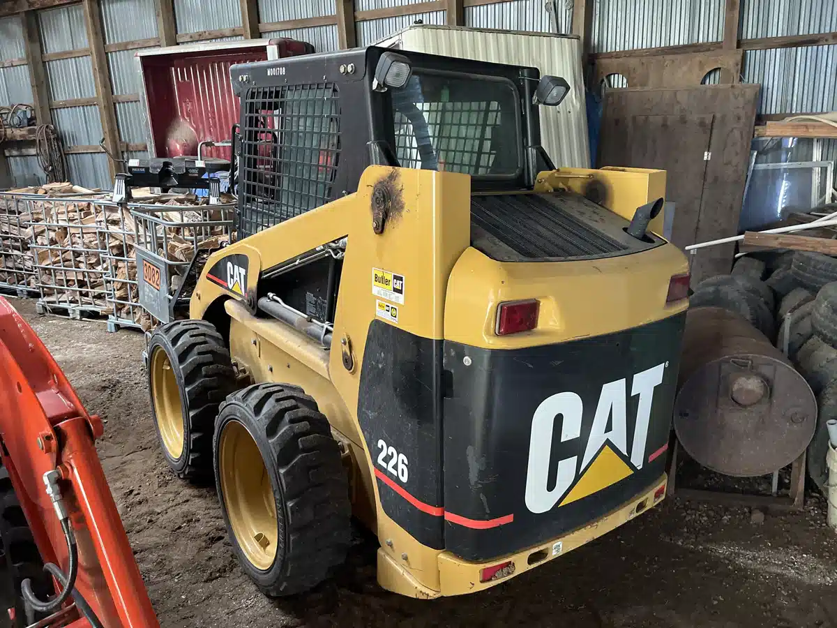 Gallery image 2 for Used 2002 Caterpillar 226 Skid Steer