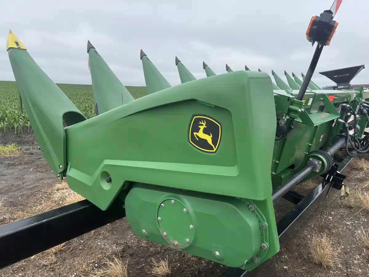 Gallery image 1 for Used 2022 John Deere C12R Header - Row Crop