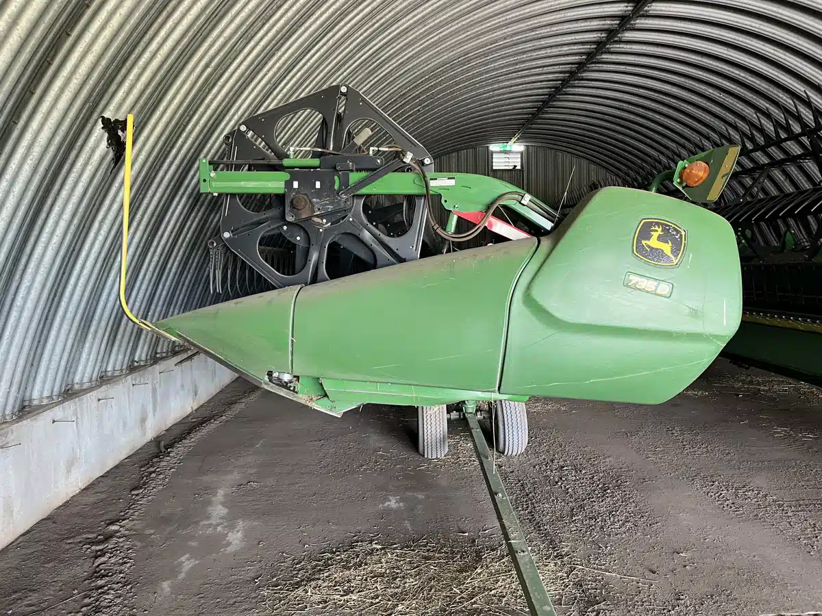Gallery image 1 for Used 2018 John Deere 735FD Header - Draper