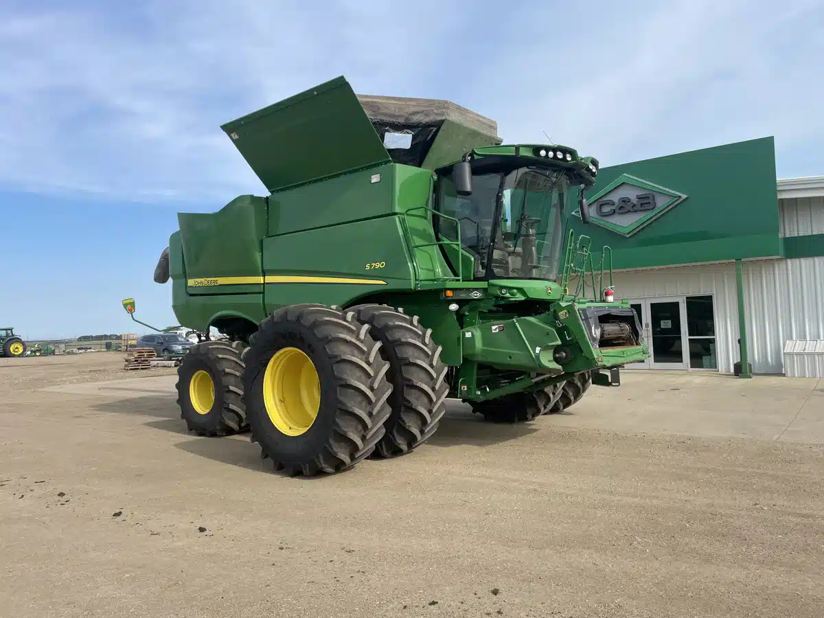 Gallery image 1 for Used 2021 John Deere S790 Combine