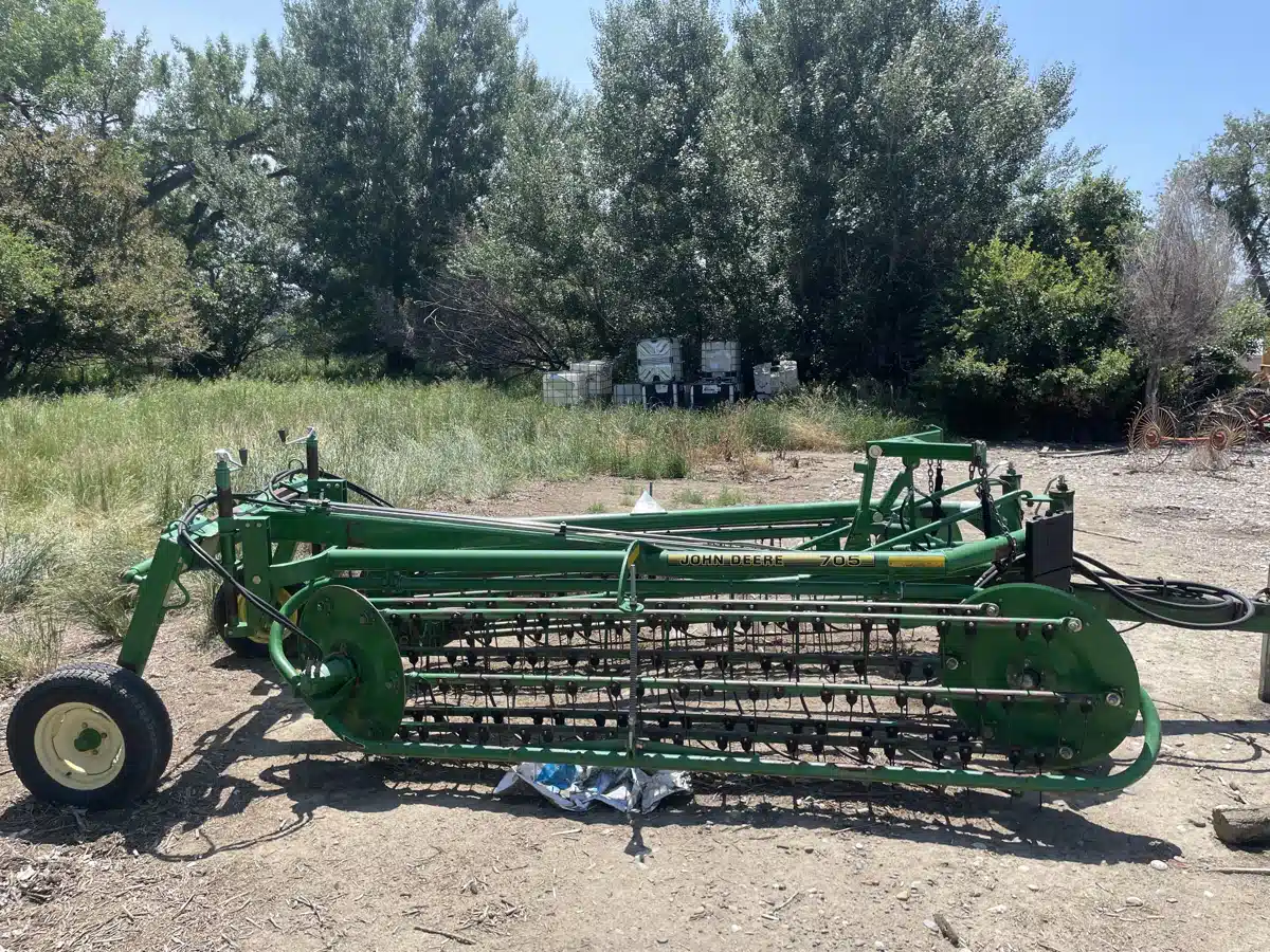 Gallery image 2 for Used John Deere 705 Rake