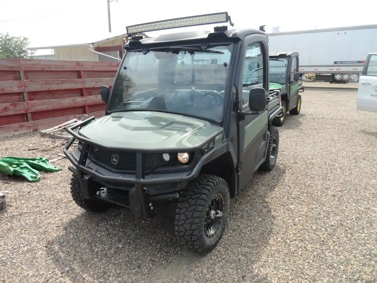 Gallery image 1 for 2024 John Deere XUV 835M Utility Vehicle