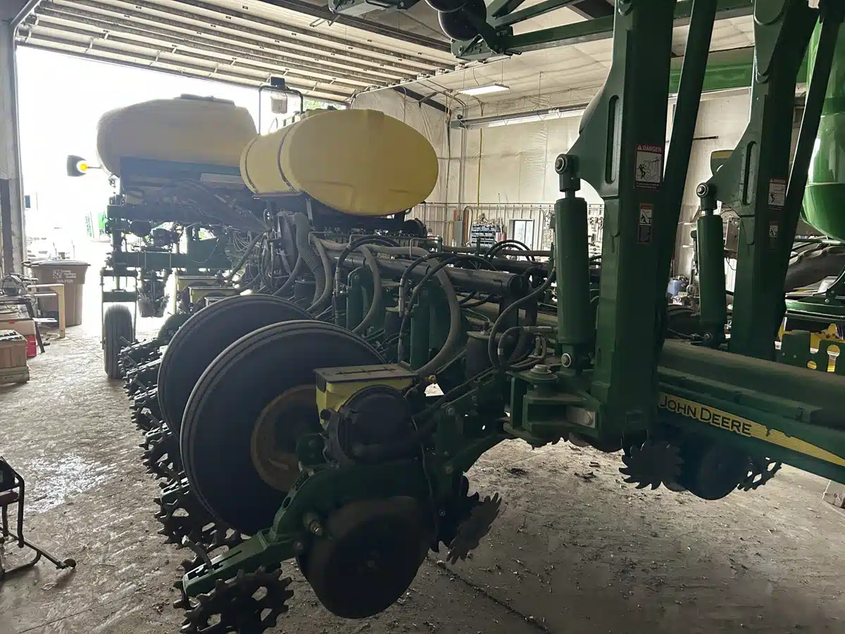 Gallery image 2 for Used 2018 John Deere 1775NT Planter