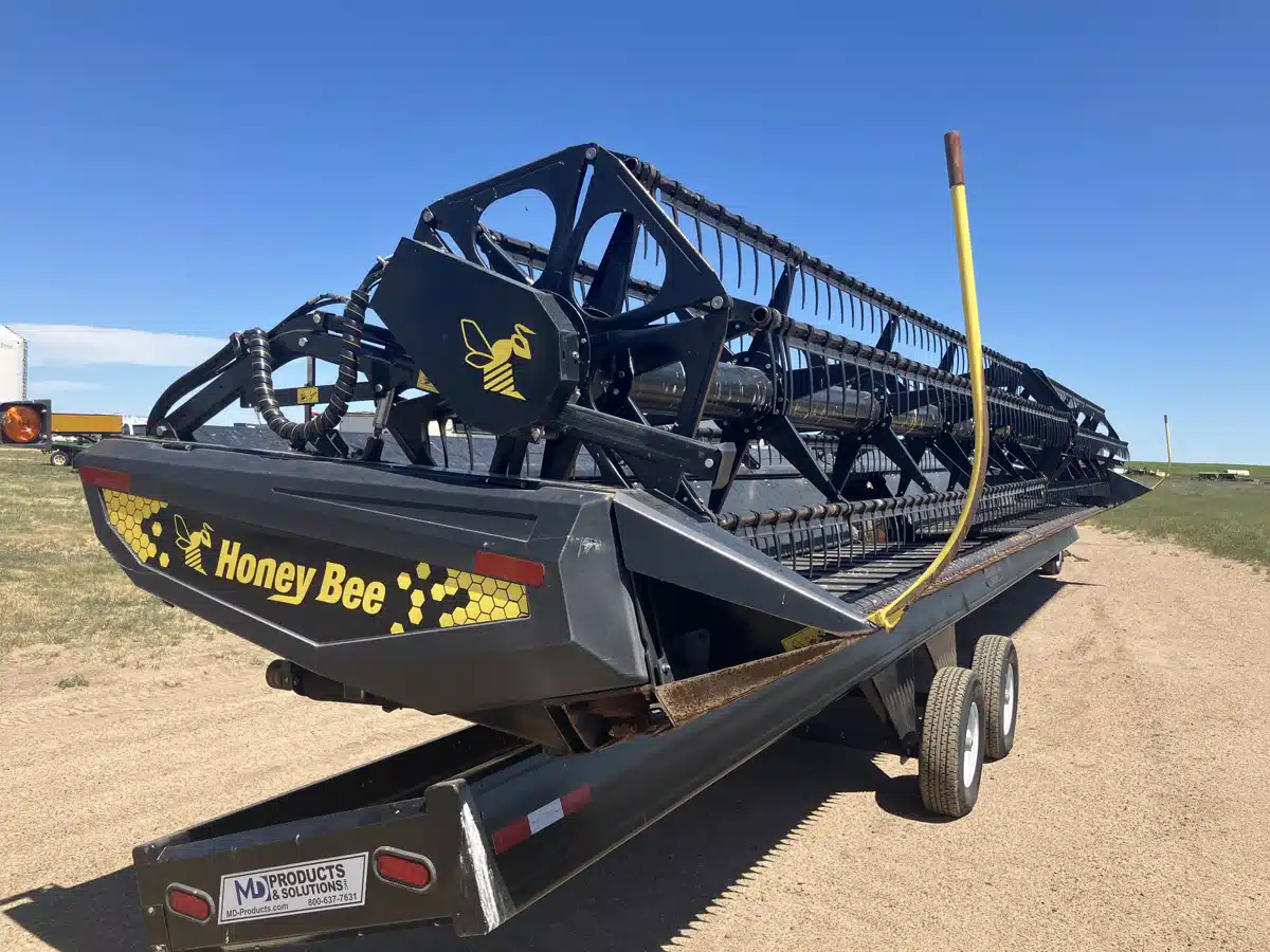 Gallery image 2 for Used 2015 Honey Bee 4045 Header Combine