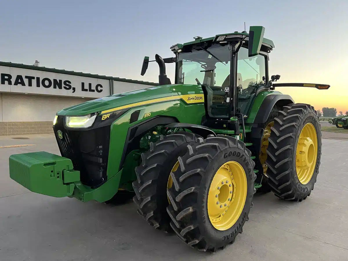 Gallery image 1 for Used 2022 John Deere 8R 370 Tractor