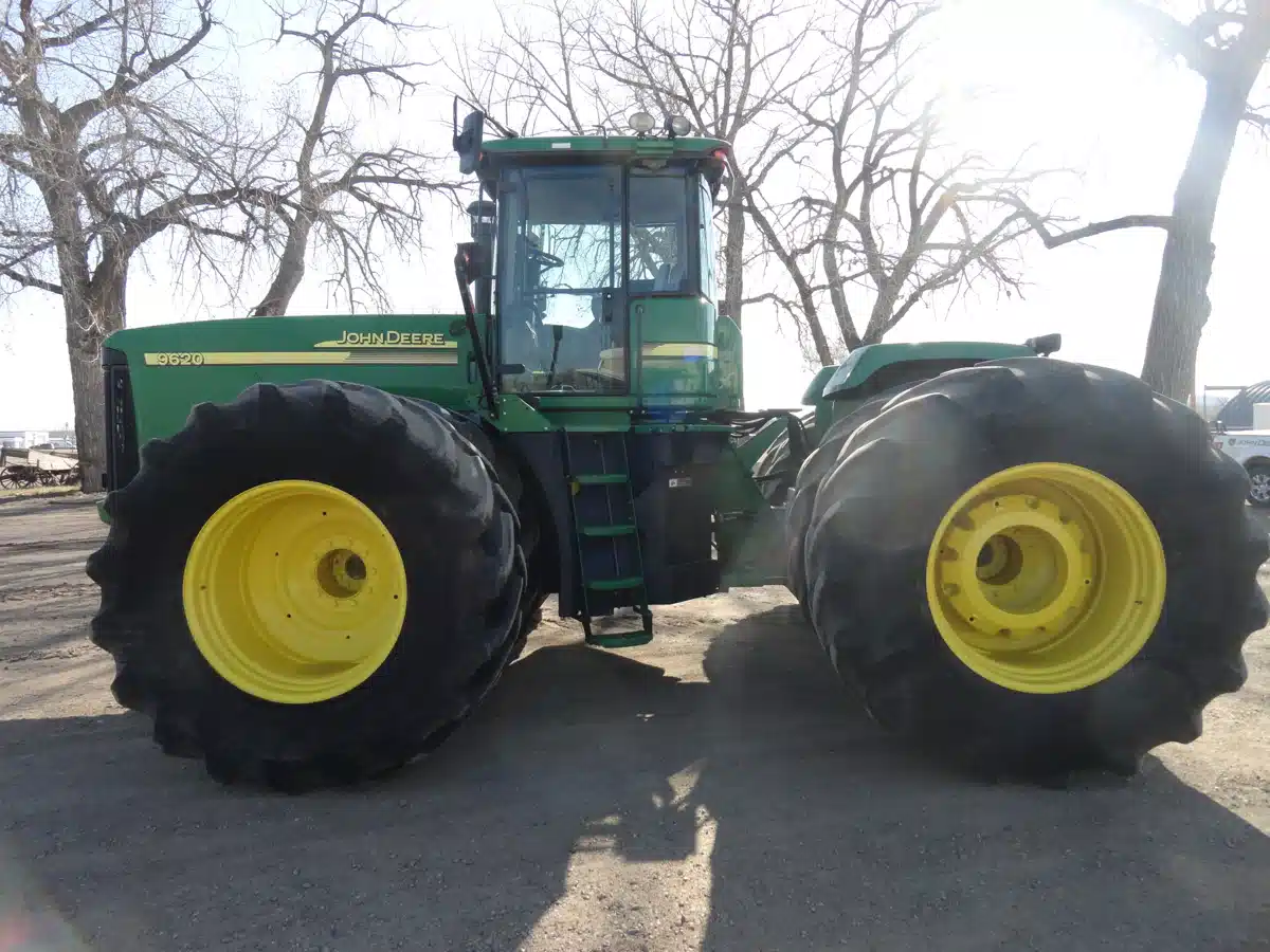 Gallery image 2 for Used 2006 John Deere 9620 Tractor