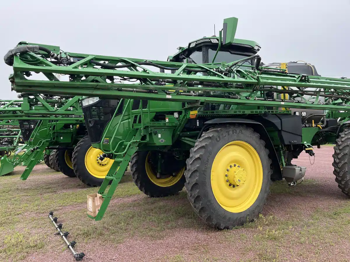 Gallery image 2 for Used 2022 John Deere 612R Sprayer - Self Propelled