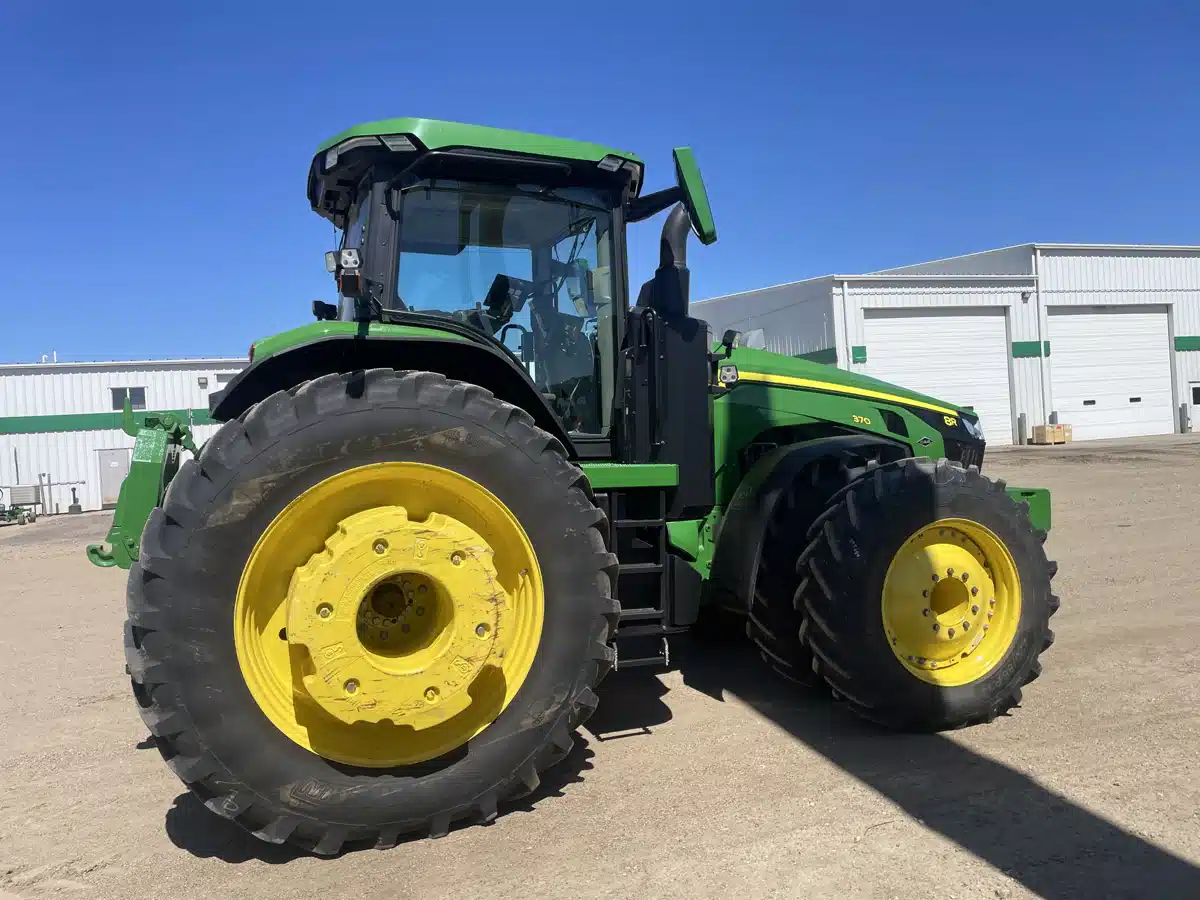 Gallery image 2 for Used 2024 John Deere 8R 370 Tractor