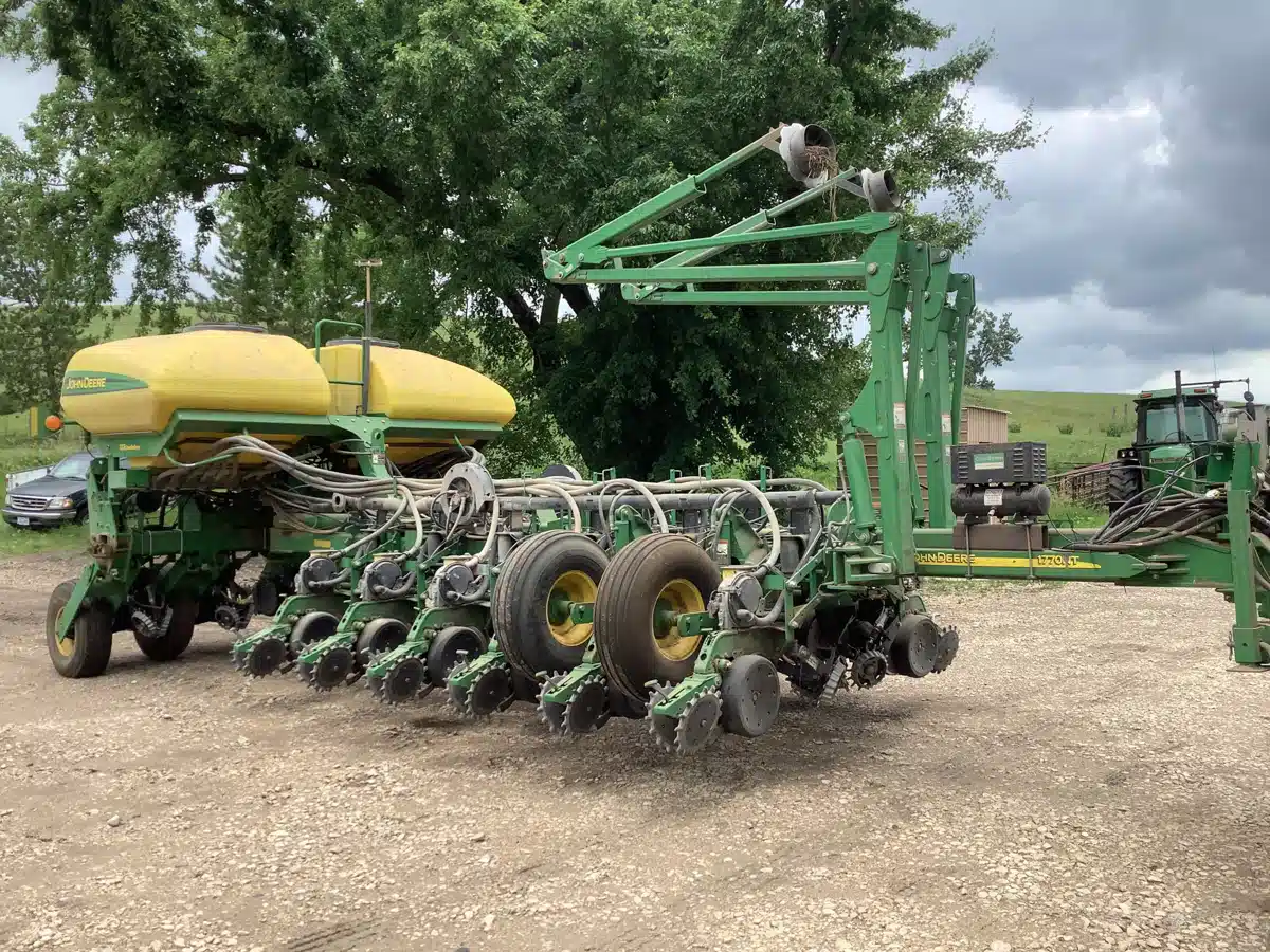 Gallery image 1 for Used 2004 John Deere 1770NT CCS Planter